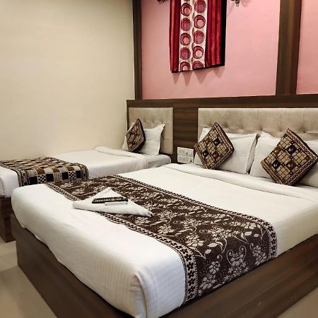 Hotel Golden Galaxy Mumbai Exterior photo