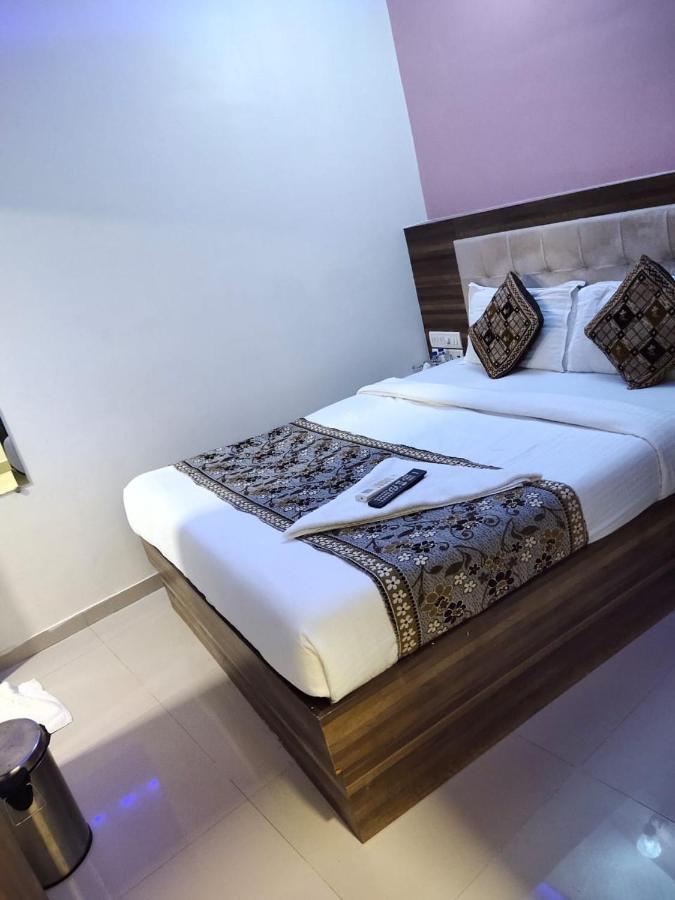 Hotel Golden Galaxy Mumbai Exterior photo