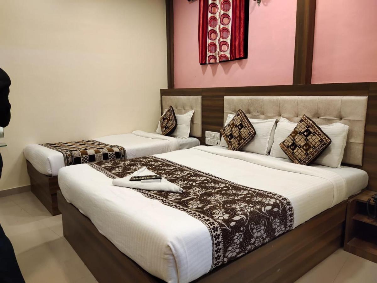 Hotel Golden Galaxy Mumbai Exterior photo