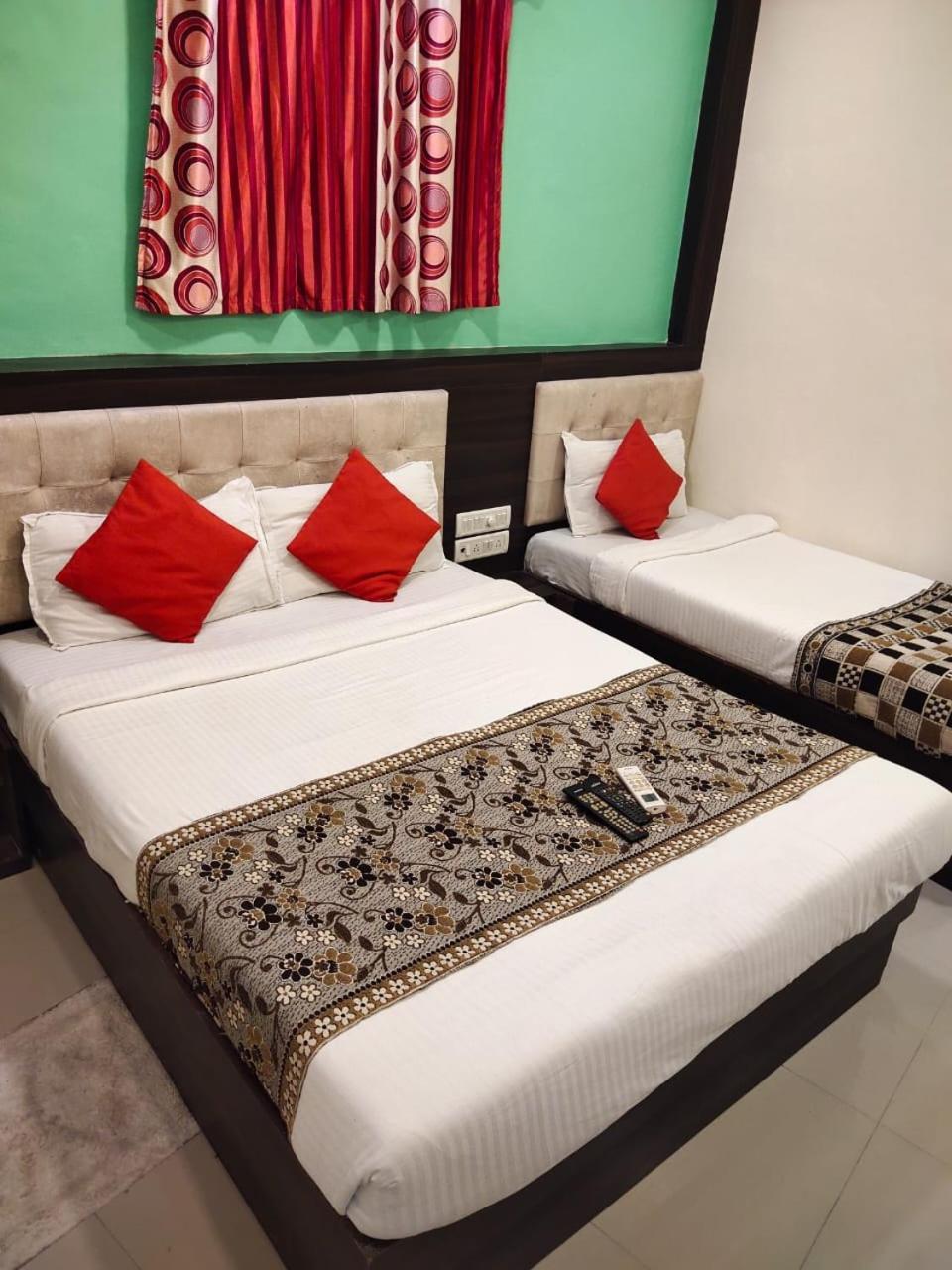 Hotel Golden Galaxy Mumbai Exterior photo